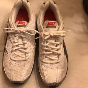 Nike women’s shoes Size 9-1/2 women’s tennis Shoe